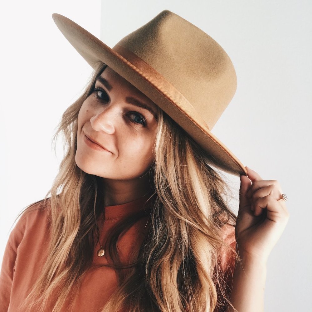 Meet your Posher, Emily - Picture 2 of 2